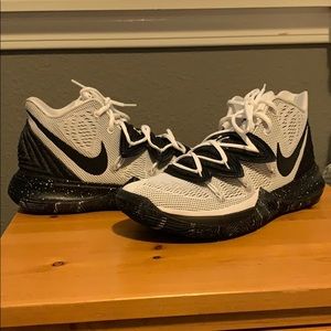 **BRAND NEW** Kyrie 5 “Oreo” size 9.5